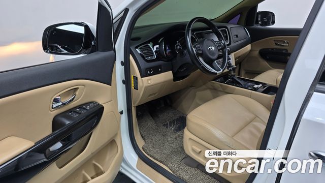 Kia Canival 2018 — photo 10