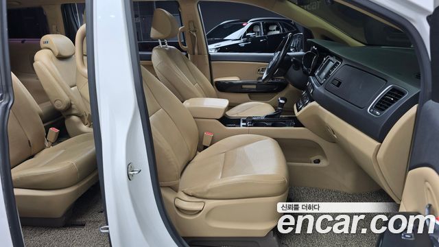 Kia Canival 2018 — photo 11
