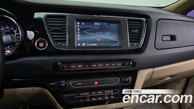 Kia Canival 2018 — photo 14