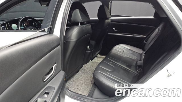 Hyundai AVANTE 2021 — photo 12