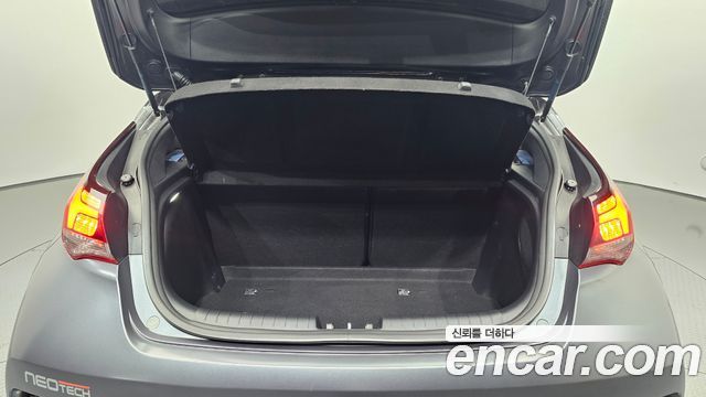 Hyundai Veloster 2019 — photo 24