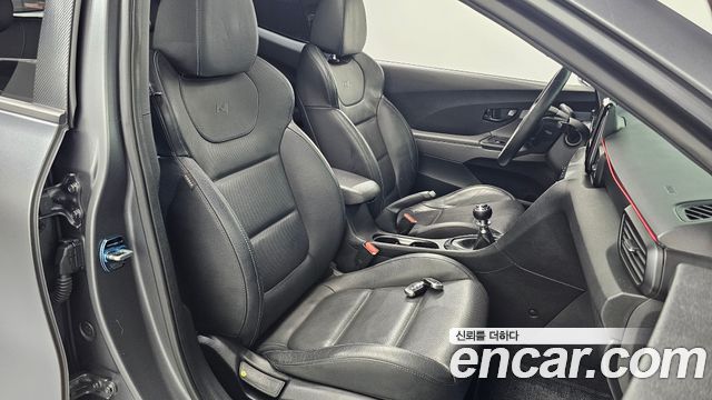 Hyundai Veloster 2019 — photo 16