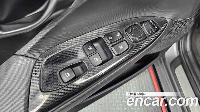 Hyundai Veloster 2019 — photo 28