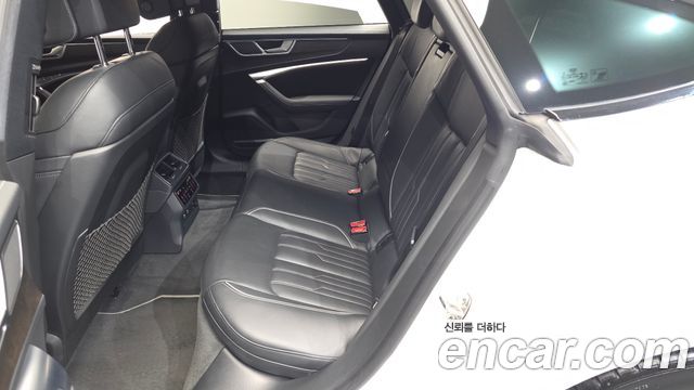 Audi A7 2020 — photo 17