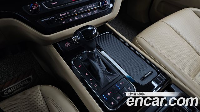 Kia Canival 2016 — photo 9