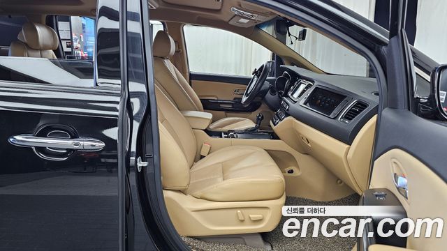 Kia Canival 2016 — photo 11