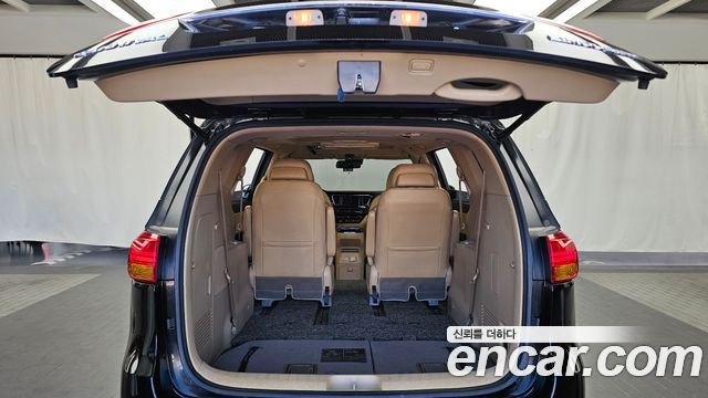 Kia Canival 2016 — photo 20