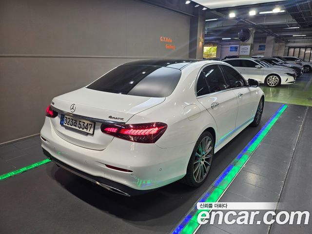 Mercedes-Benz E-Class 2022 — photo 2