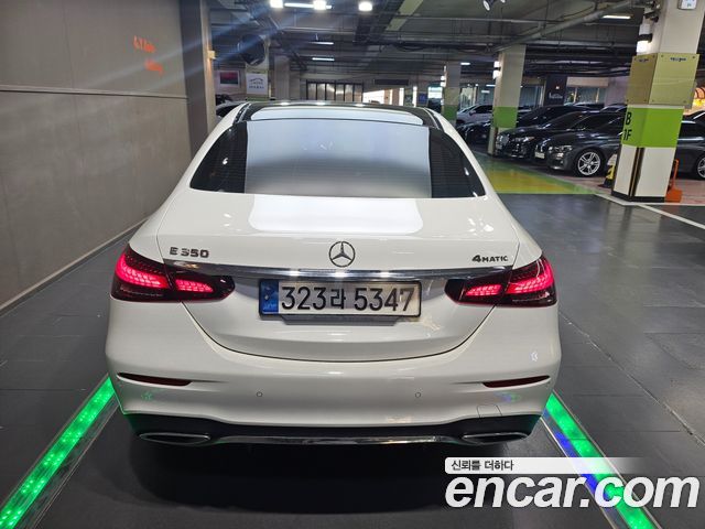 Mercedes-Benz E-Class 2022 — photo 4