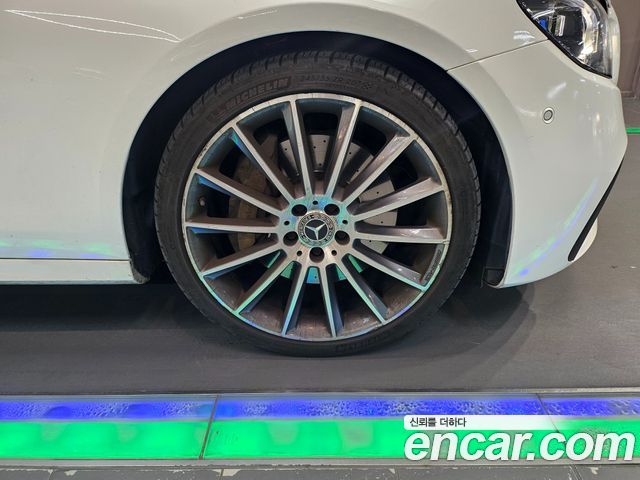 Mercedes-Benz E-Class 2022 — photo 5