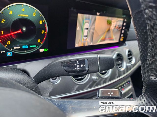 Mercedes-Benz E-Class 2022 — photo 9