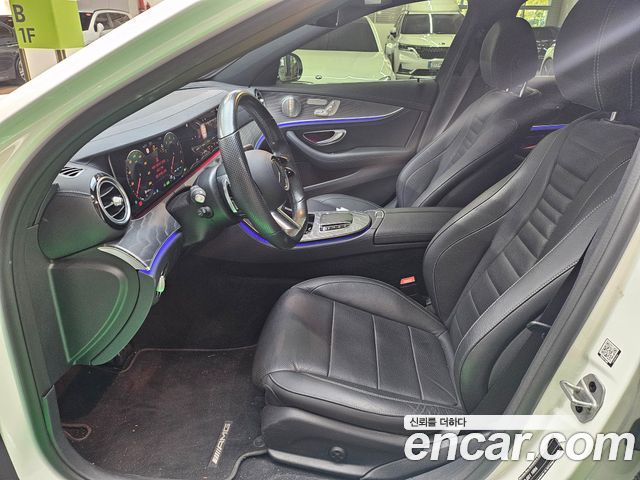 Mercedes-Benz E-Class 2022 — photo 10