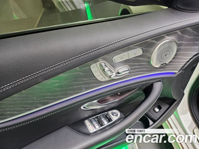 Mercedes-Benz E-Class 2022 — photo 11