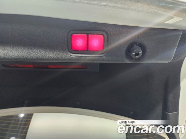 Mercedes-Benz E-Class 2022 — photo 18