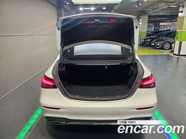 Mercedes-Benz E-Class 2022 — photo 19