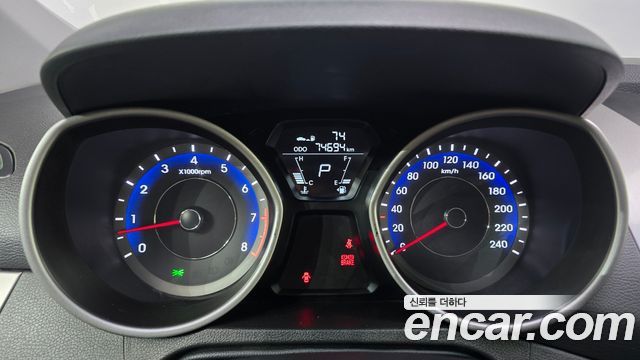 Hyundai AVANTE 2012 — photo 11