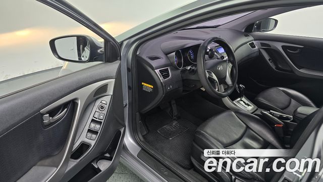 Hyundai AVANTE 2012 — photo 13