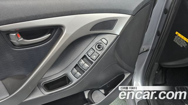 Hyundai AVANTE 2012 — photo 24
