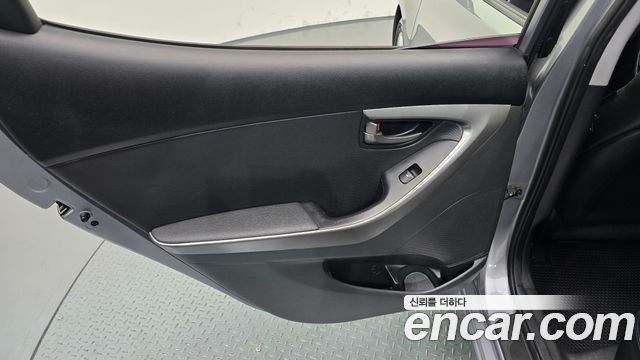 Hyundai AVANTE 2012 — photo 15
