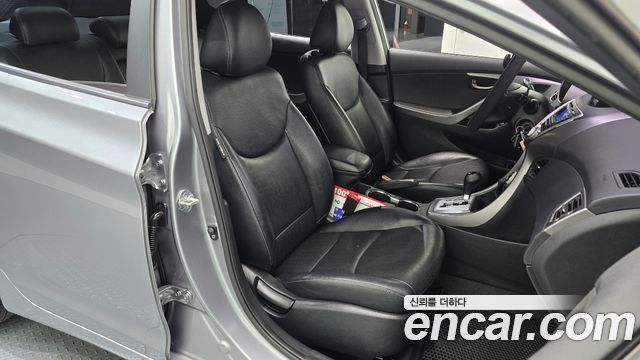Hyundai AVANTE 2012 — photo 16