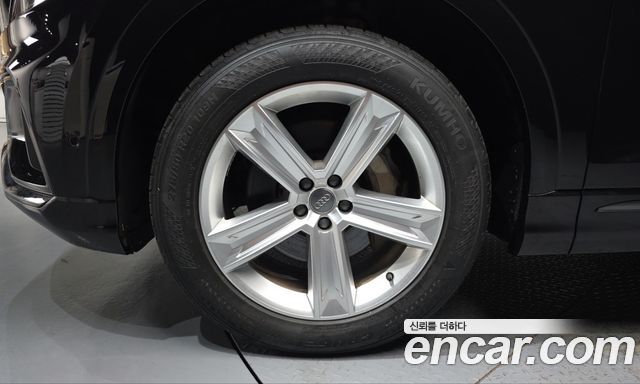 Audi Q8 2021 — photo 5