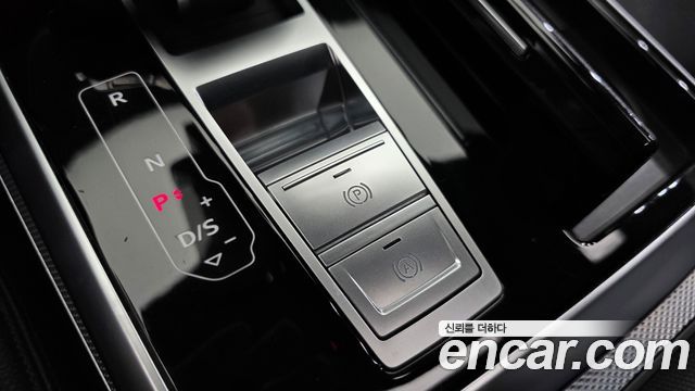 Audi Q8 2021 — photo 23