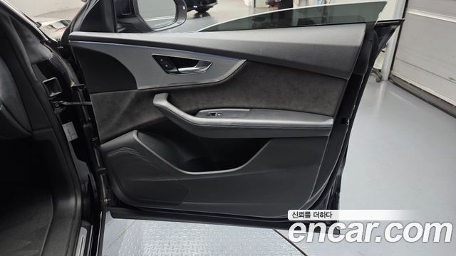 Audi Q8 2021 — photo 15