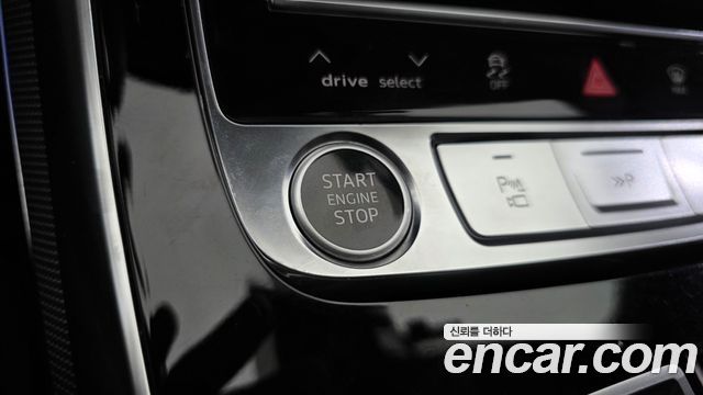 Audi Q8 2021 — photo 28