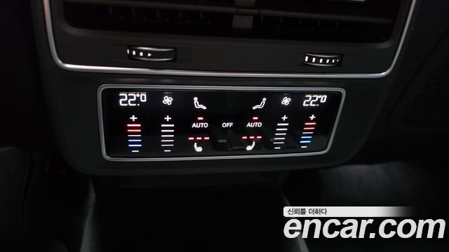 Audi Q8 2021 — photo 35