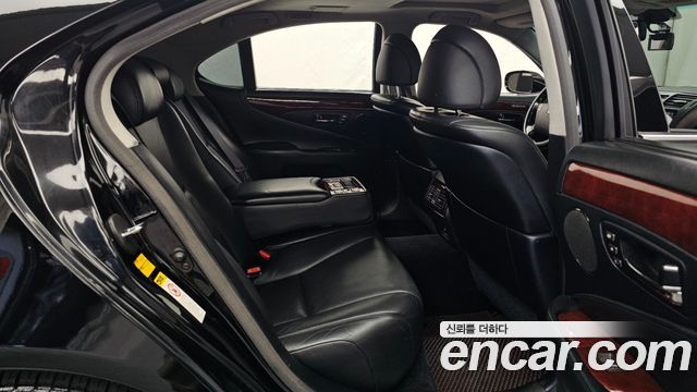 Lexus LS 2009 — photo 10