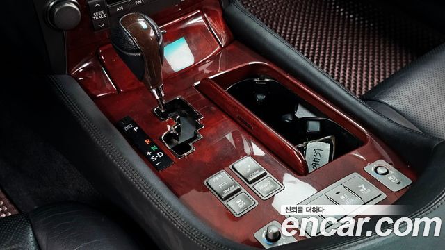 Lexus LS 2009 — photo 12