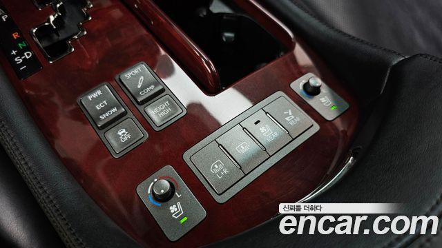 Lexus LS 2009 — photo 17