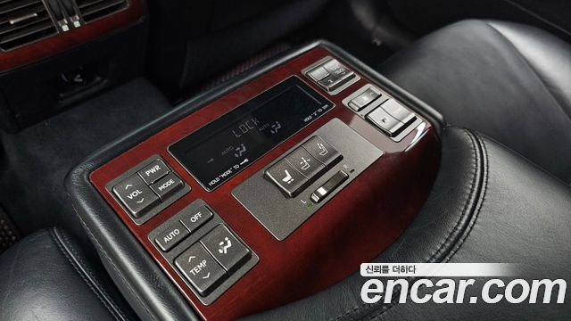 Lexus LS 2009 — photo 18