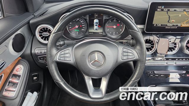 Mercedes-Benz GLC-Class 2018 — photo 19