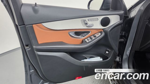 Mercedes-Benz GLC-Class 2018 — photo 14