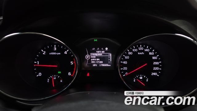 Kia Canival 2016 — photo 8