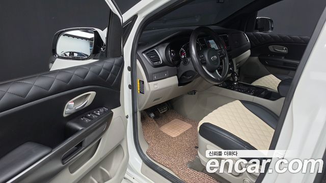 Kia Canival 2016 — photo 10