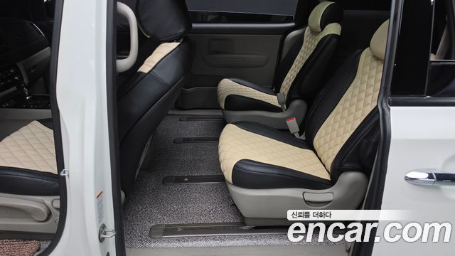Kia Canival 2016 — photo 11