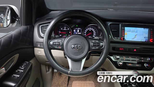 Kia Canival 2016 — photo 12