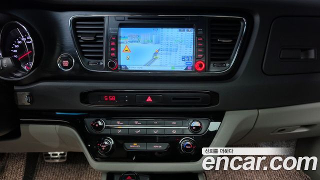 Kia Canival 2016 — photo 13