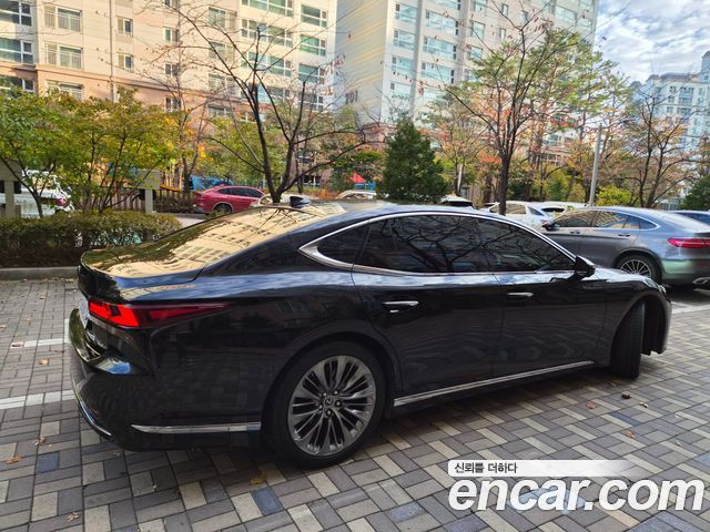 Lexus LS 2023 — photo 2