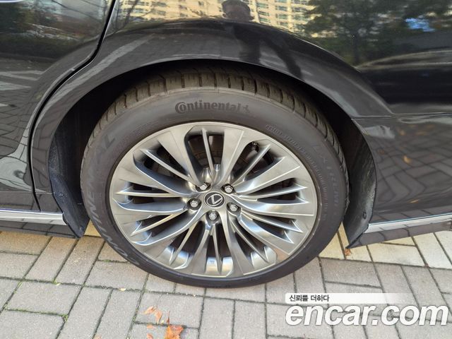 Lexus LS 2023 — photo 11