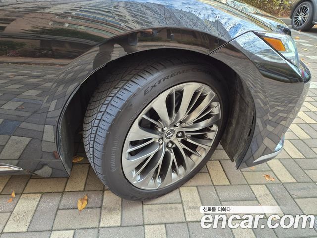 Lexus LS 2023 — photo 14