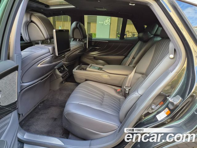 Lexus LS 2023 — photo 16