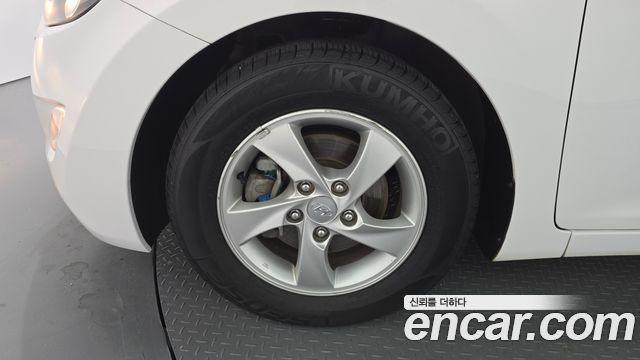 Hyundai AVANTE 2013 — photo 5