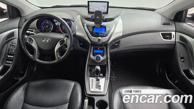 Hyundai AVANTE 2013 — photo 10