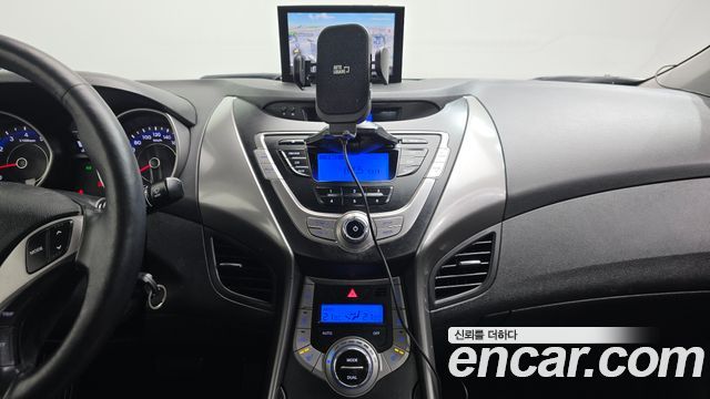 Hyundai AVANTE 2013 — photo 18