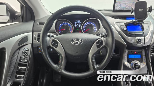 Hyundai AVANTE 2013 — photo 19