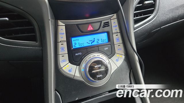 Hyundai AVANTE 2013 — photo 26