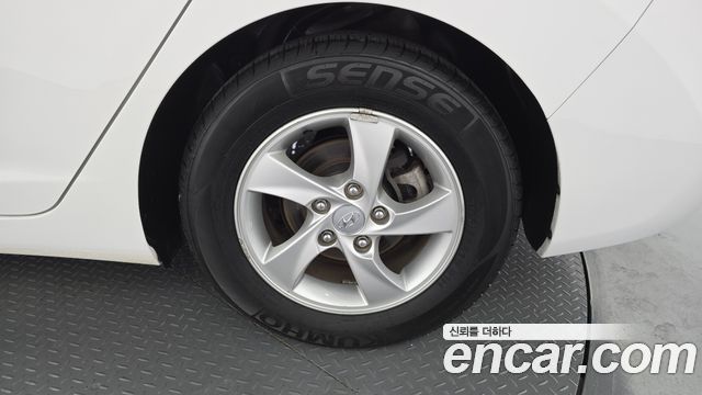 Hyundai AVANTE 2013 — photo 7